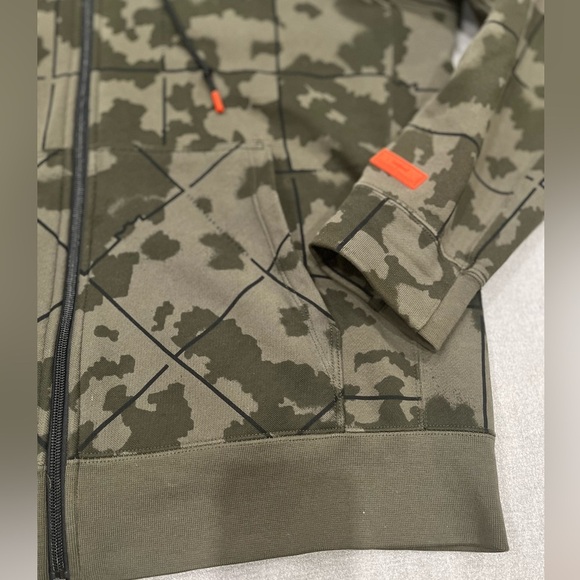 Nike Lebron James Green Camo Hoodie - Picture 4 of 8